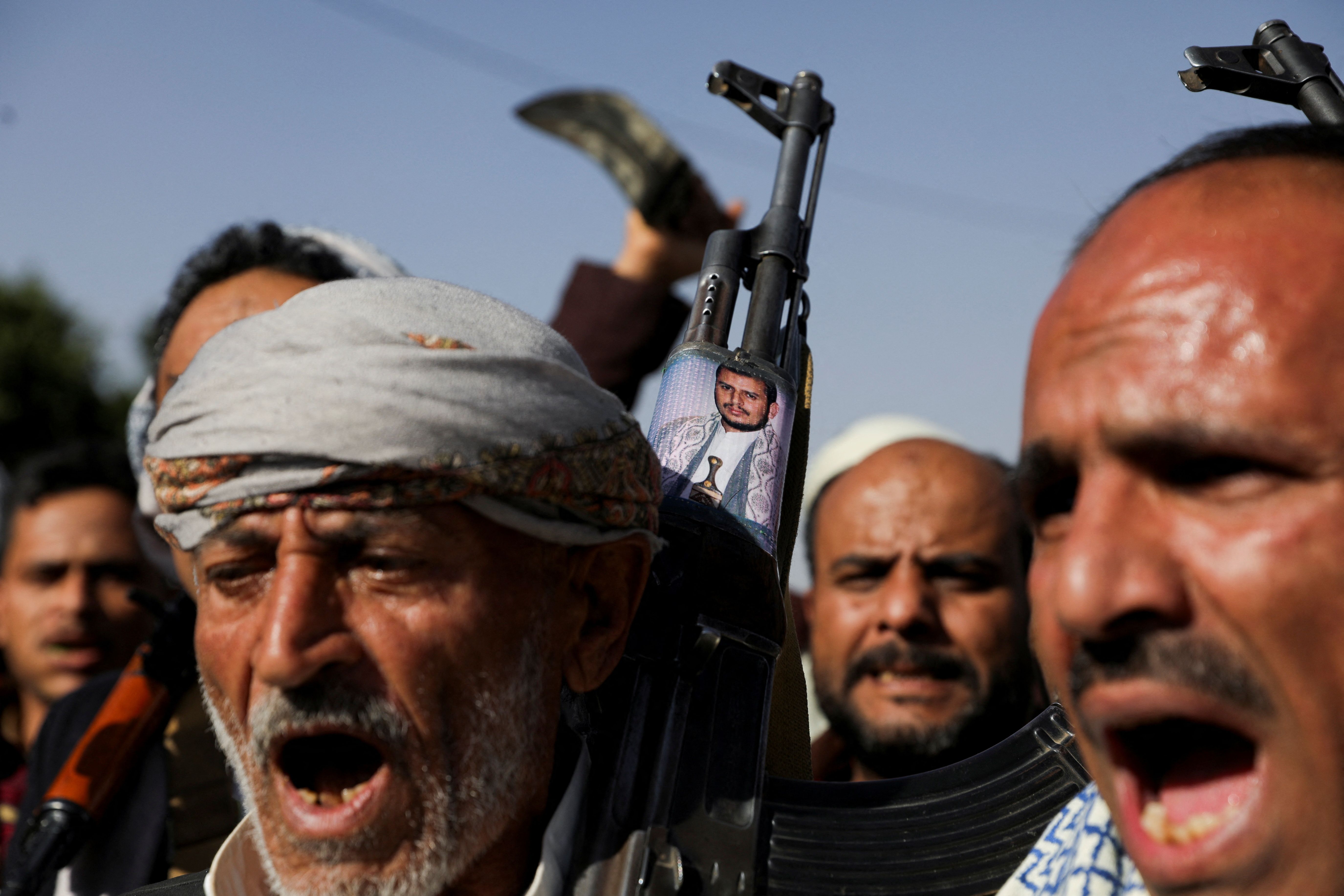 حملات اسرائیل به یمن؛ فرودگاه صنعا، مراکز انرژی و بنادر حوثی‌ها هدف قرار گرفت