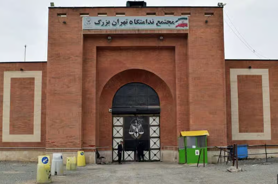 سجناء سياسيون يدينون اعتداءات قوات الأمن الإيرانية على حافلة لمعتقلين محكومين بالإعدام 