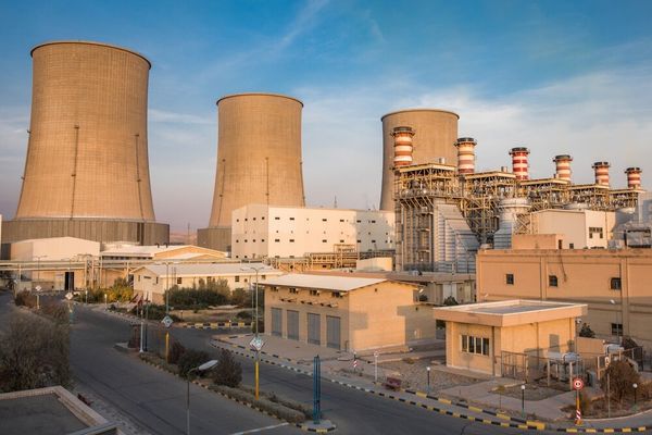 مركز أبحاث البرلمان الإيراني: تفاقم أزمات الطاقة وفشل في تحقيق المستهدف ببرنامج التنمية