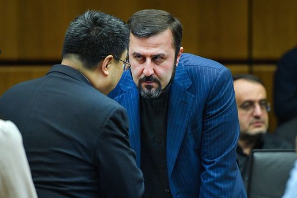 نائب وزير الخارجية الإيرانية يطالب دول العالم بالامتناع عن تنفيذ العقوبات