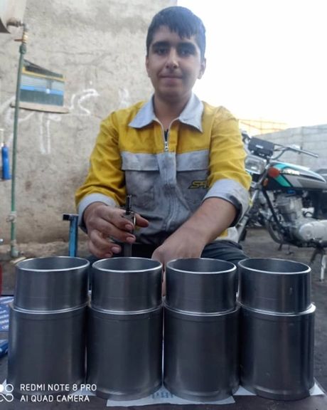 مادر آرتین رحمانی: لباسهای روغنیاش بوی شرافت میدهند، اما به آرزویش نرسید