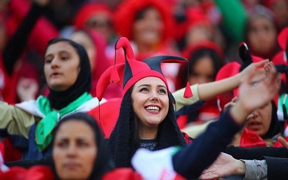 السلطات الإيرانية تراقب ملابس النساء في الملاعب الرياضية.. "لعدم وقوع مشاكل"