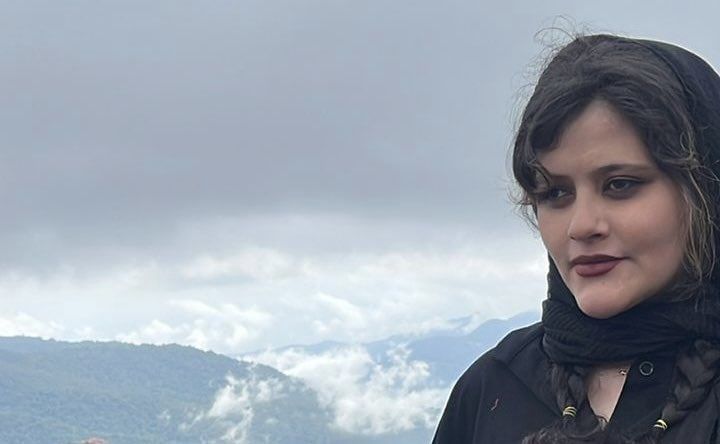 مهسا امینی، بازداشت‌شده گشت ارشاد، در کما؛ پلیس پایتخت مدعی شد عارضه قلبی او «ناگهانی» بود