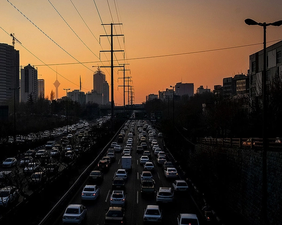 شرکت توانیر اعلام کرد به دلیل «افزایش دمای هوا و رشد مصرف» احتمال قطع برق وجود دارد