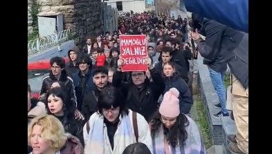 تجمع دانشجویان در دانشگاه استانبول