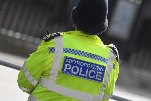 صحيفة بريطانية: النظام الإيراني ينفّذ استراتيجية جديدة في تهديداته داخل المملكة المتحدة