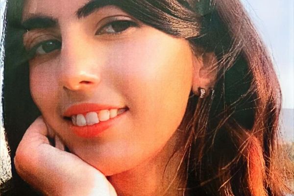 تانیا، دانشجوی ورزشکار، پس از اصابت گلوله جنگی در آغوش مادرش جان باخت