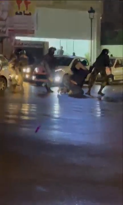 ۳۹ زندانی سیاسی و زندانی پیشین از فراخوان شاهزاده رضا پهلوی حمایت کردند