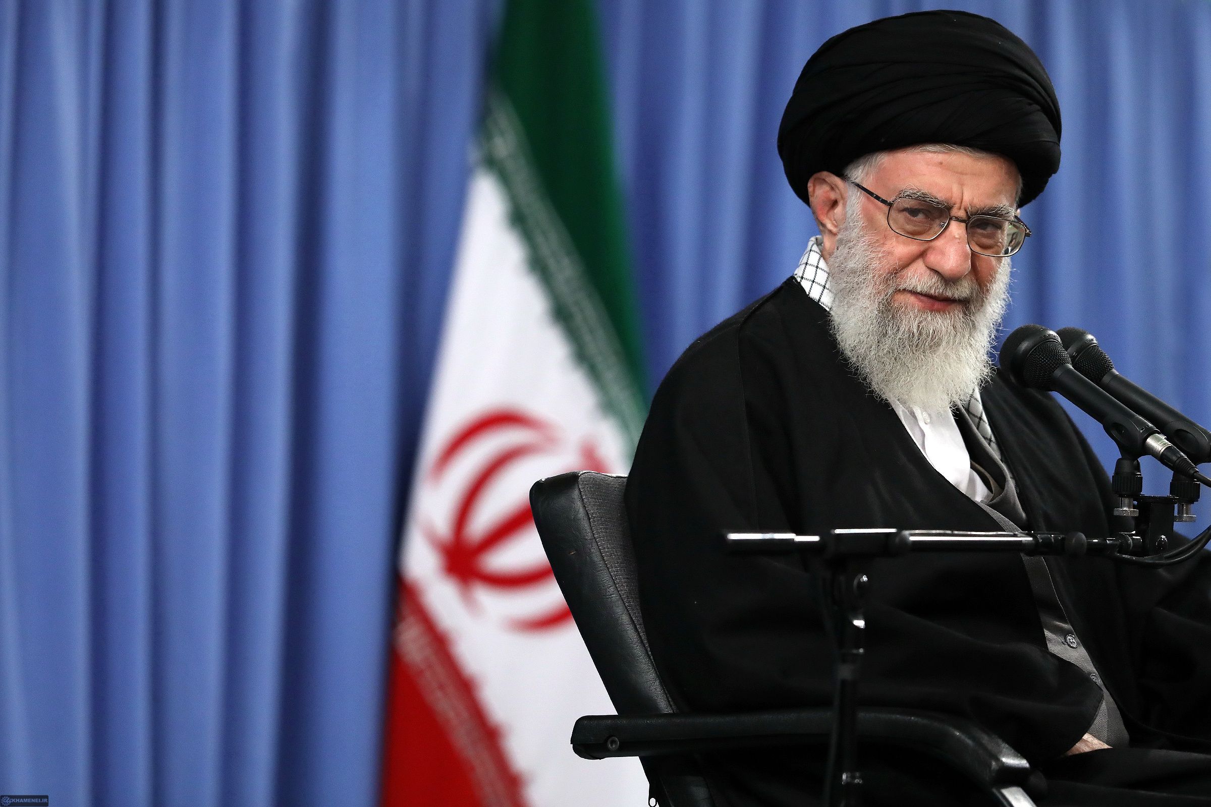 اظهارات در در دیدار فرماندهان و کارکنان نیروی هوایی ارتش مورخ ۱۹ بهمن‌ماه ۱۳۹۵: «ما از این آقایی (ترامپ) که تازه آمده، متشکّریم؛ تشکّر ما به‌خاطر این است که زحمت ما را کم کرد و چهره‌ی واقعی آمریکا را نشان داد.» 