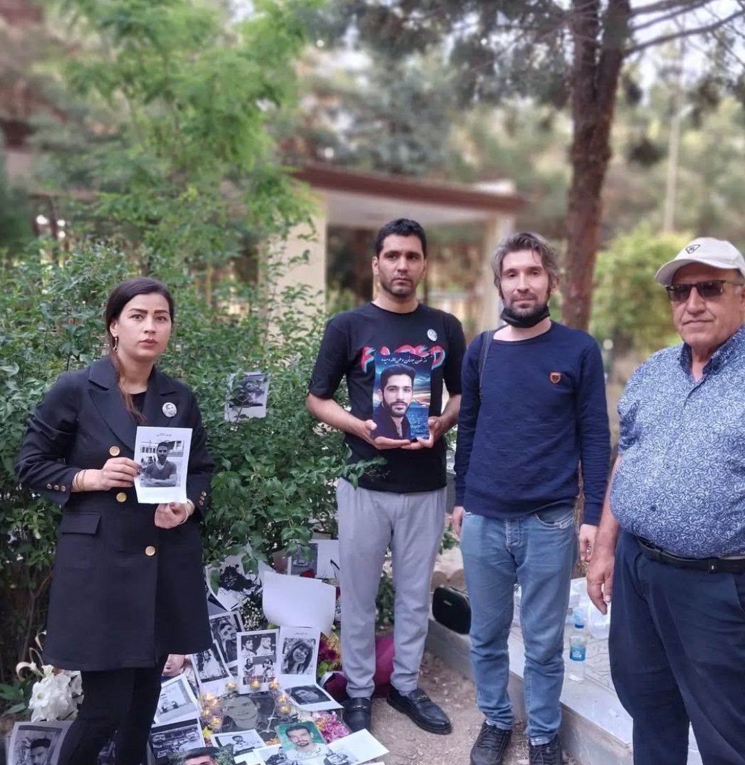 باستخدام العنف.. الأمن الإيراني يعتقل شقيق أحد قتلى "انتفاضة مهسا" وزوجته