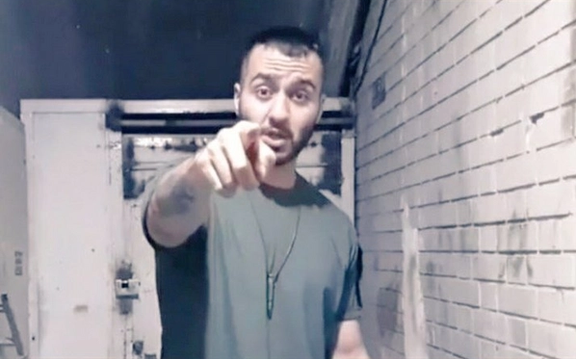 بر اساس گزارشها، توماج صالحی خواننده رپ که ترانههای اعتراضی خوانده، بازداشت شده است