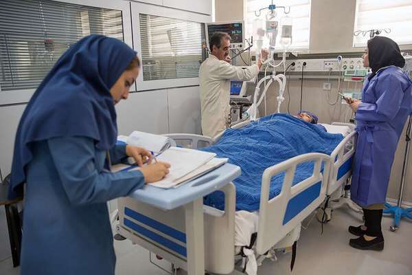هشدار دبیرکل خانه پرستار: حقوق پرستاران به حدود ۱۰۰ دلار در ماه رسیده است