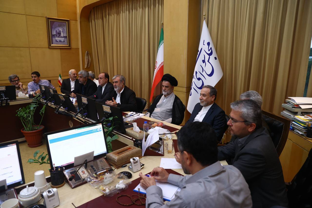 عراقچی بدون اشاره به جزییات، جلسه اضطراری با کمیسیون امنیت ملی مجلس را «سازنده» خواند