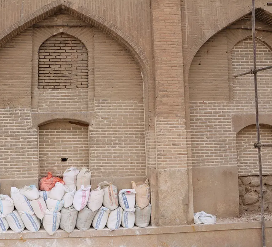 کارشناسان شیوه مرمت مدرسه تاریخی خان شیراز را «فاجعه» دانستند