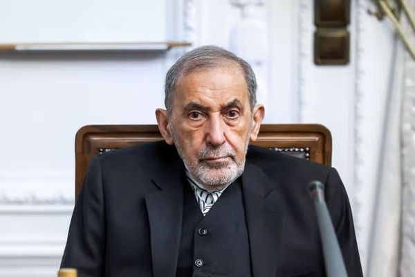 مستشار المرشد الإيراني: وفقا لتوجيهات خامنئي ستبقى طهران داعمة لحزب الله بقوة