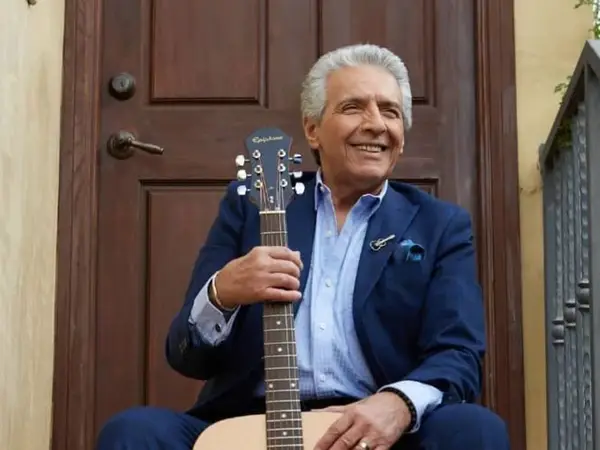 شکوه شعر فارسی در کلام فرامرز اصلانی