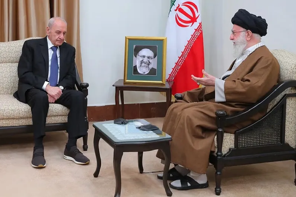 النظام الإيراني يدفع 500 ألف دولار شهريا لرئيس البرلمان اللبناني للحفاظ على نفوذه في بيروت