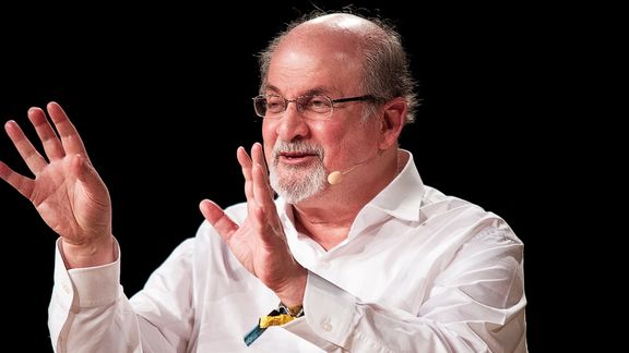 Salman Rushdie speaking to an audience in 2018