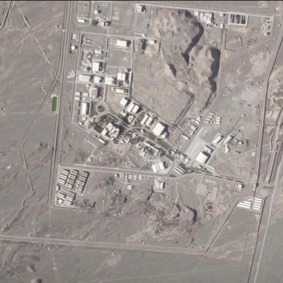 "أسوشييتد برس": إيران تقوم ببناء منشأة نووية على عمق كبير قرب نطنز وسط البلاد