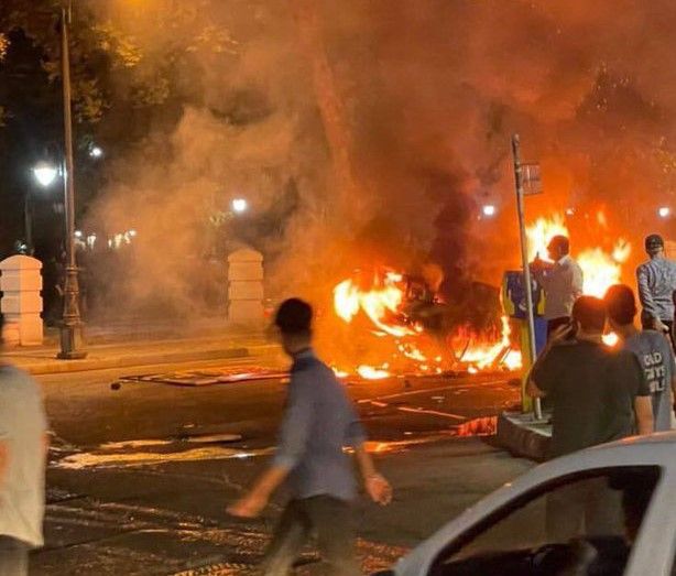 People set a police vehicle on fire in Sabzevar on September 20, 2022