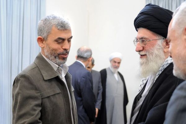 خامنئي يتعهد: مقتل السنوار لن يوقف "محور المقاومة"