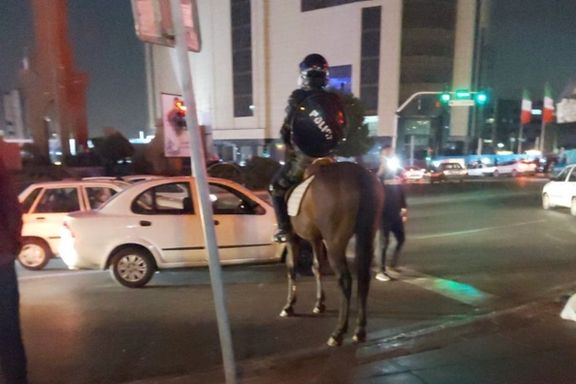 استقرار ماموران اسبسوار در صادقیه تهران