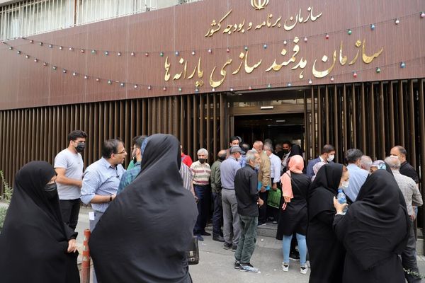 إلغاء الدعم النقدي لـ25 مليون إيراني.. بسبب العجز المالي