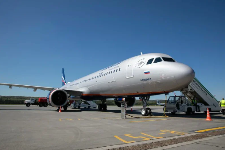 مسؤول بريطاني: طائرات روسية تصل طهران و"الملالي" يستعدون للفرار