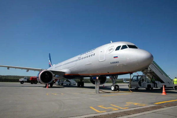 مسؤول بريطاني: طائرات روسية تصل طهران و"الملالي" يستعدون للفرار