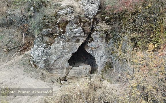 دخمهای در نزدیکی دژ دربند که زرتشتیان تا حدود سده شانزدهم میلادی از آن استفاده میکردند، عکس: پژمان اکبرزاده