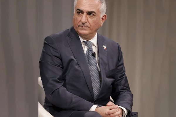 ولي عهد إيران السابق: إفراج واشنطن عن الأموال الإيرانية المجمدة "هدية لنظام طهران القمعي"