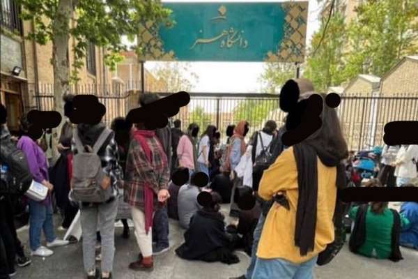 Protesting Students Abducted By Plainclothesmen In Iran