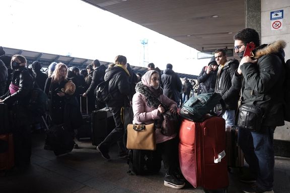 انتقادها از تاخیر وزارت خارجه ایران در خارج کردن شهروندان ایرانی از اوکراین