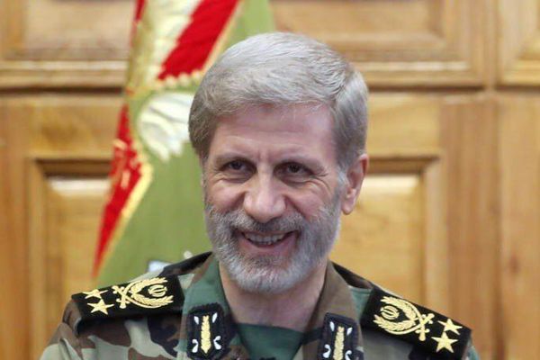 فرمانده ارتش جمهوری اسلامی: نمیشود جاهایی امن باشد و مردم ما در امنیت نباشند