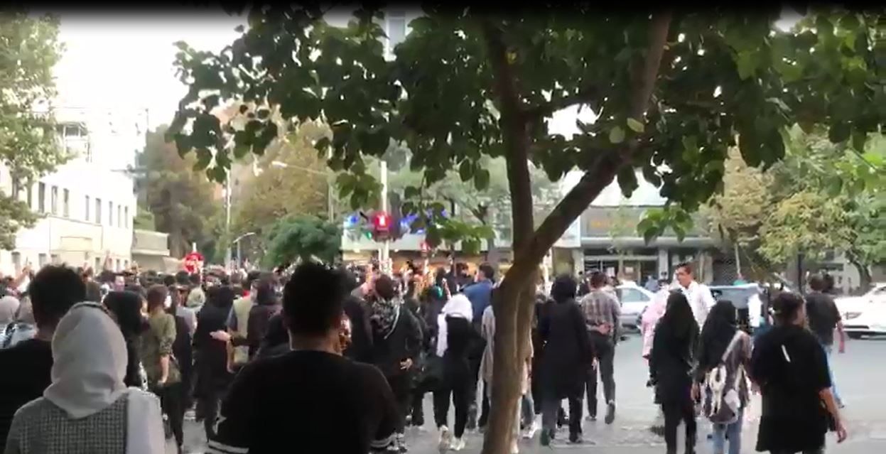 قتل مهسا امینی و بیرون زدن آتش از زیر خاکستر؛ ادامه اعتراضات در شهرهای مختلف ایران