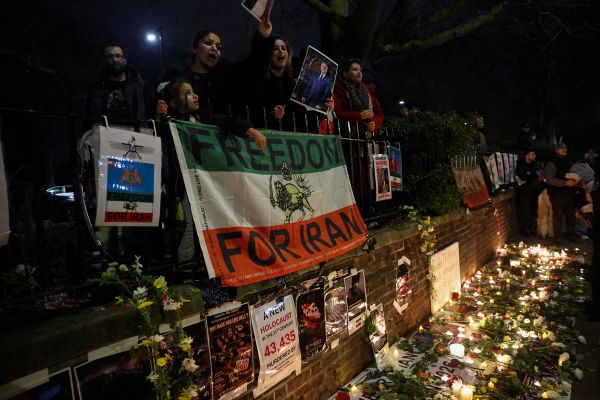 ایرانیان در نقاط مختلف جهان در حمایت از انقلاب ملی دست به تجمع زدند