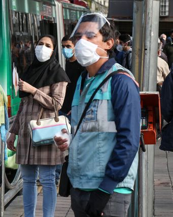 مقام بیمارستان مسیح دانشوری: مردم فعلا حتی در فضای آزاد هم ماسک بزنند