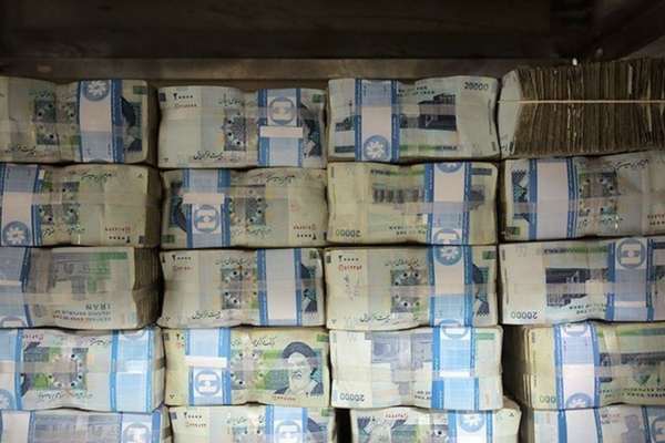 Economist warns of hyperinflation as Iran’s economy deteriorates