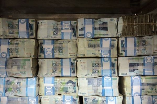 Economist warns of hyperinflation as Iran’s economy deteriorates