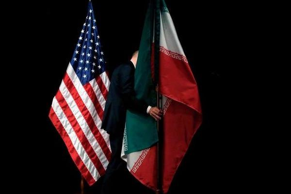 بعد اتفاق تبادل السجناء مع واشنطن.. طهران تفرج عن 5 أميركيين وتضعهم قيد الإقامة الجبرية