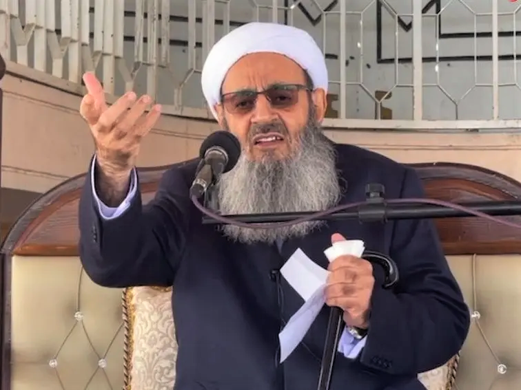 تاکید مولوی عبدالحمید بر غیرشرعی بودن احکام اعدام؛ «قضات دادگاه کشتار زاهدان تحت فشارند»