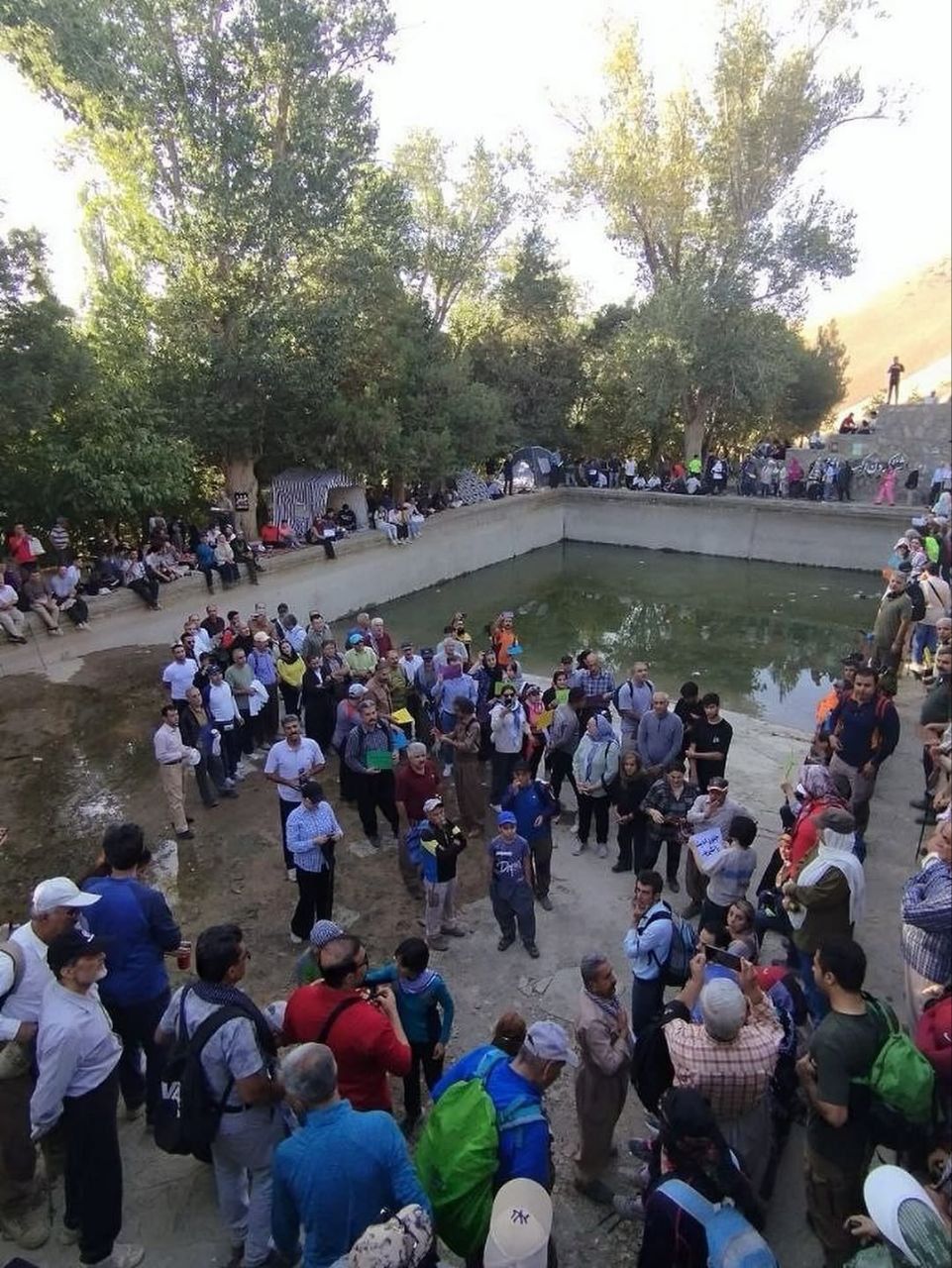 مسيرة احتجاجية تطالب بإلغاء أحكام الطرد والنفي بحق معلمي كردستان إيران