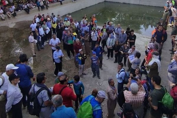 مسيرة احتجاجية تطالب بإلغاء أحكام الطرد والنفي بحق معلمي كردستان إيران