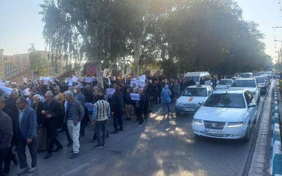 بازنشستگان در شهرهای مختلف با مطالبات معیشتی تجمع اعتراضی برگزار کردند