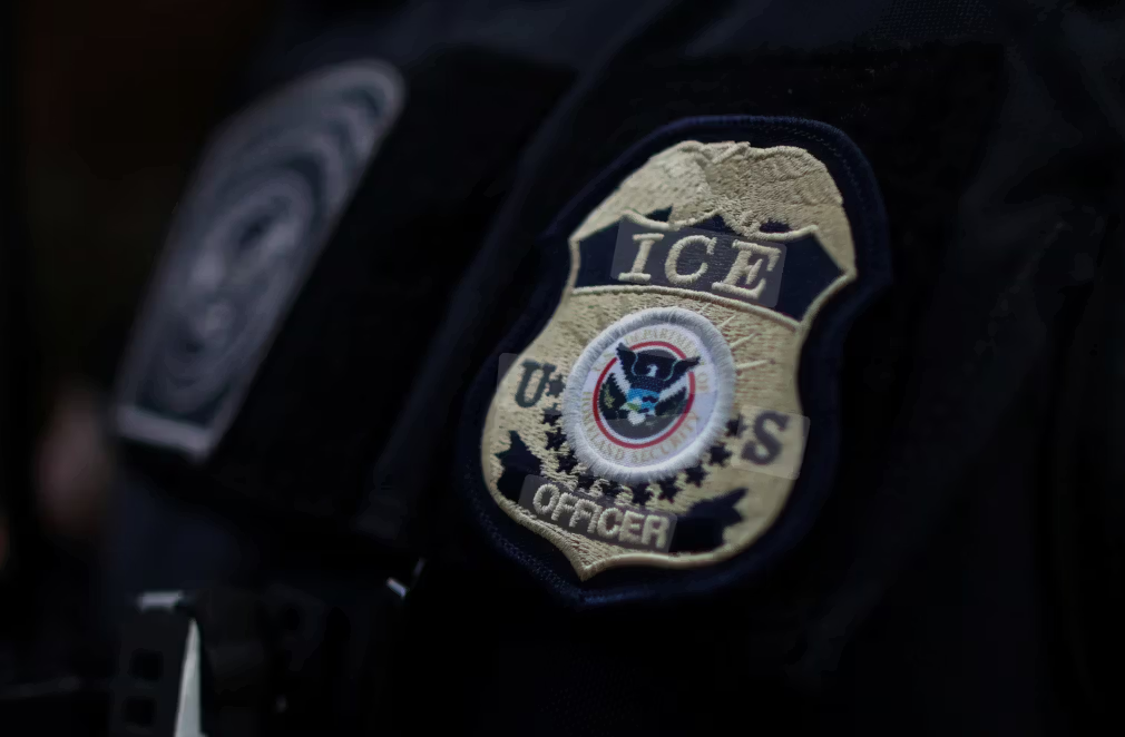 معاناة ومحاولات انتحار.. تفاصيل جديدة عن الإيرانيين المرحلين قسريًا من أميركا