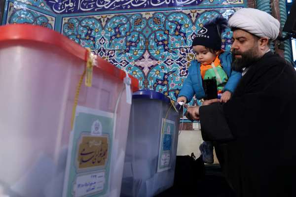 Saudi Rejects Iran's Request to Allow Pilgrims to Vote in Election