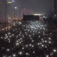 روایت گاردین از سرکوب در تهران و اصفهان: نیروها از شمار معترضان غافلگیر شده بودند