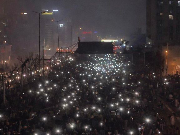 "الغارديان": قوات الأمن فوجئت بأعداد المتظاهرين وتركت الجرحى يموتون في شوارع طهران وأصفهان