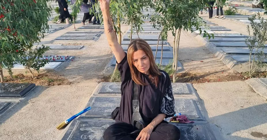 Leyla Mahdavi, the mother of Siavash Mahmoudi