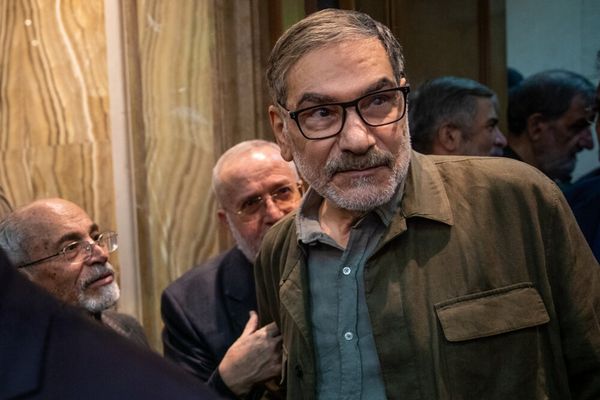 لا تثقبوا سفينة النظام الإيراني!